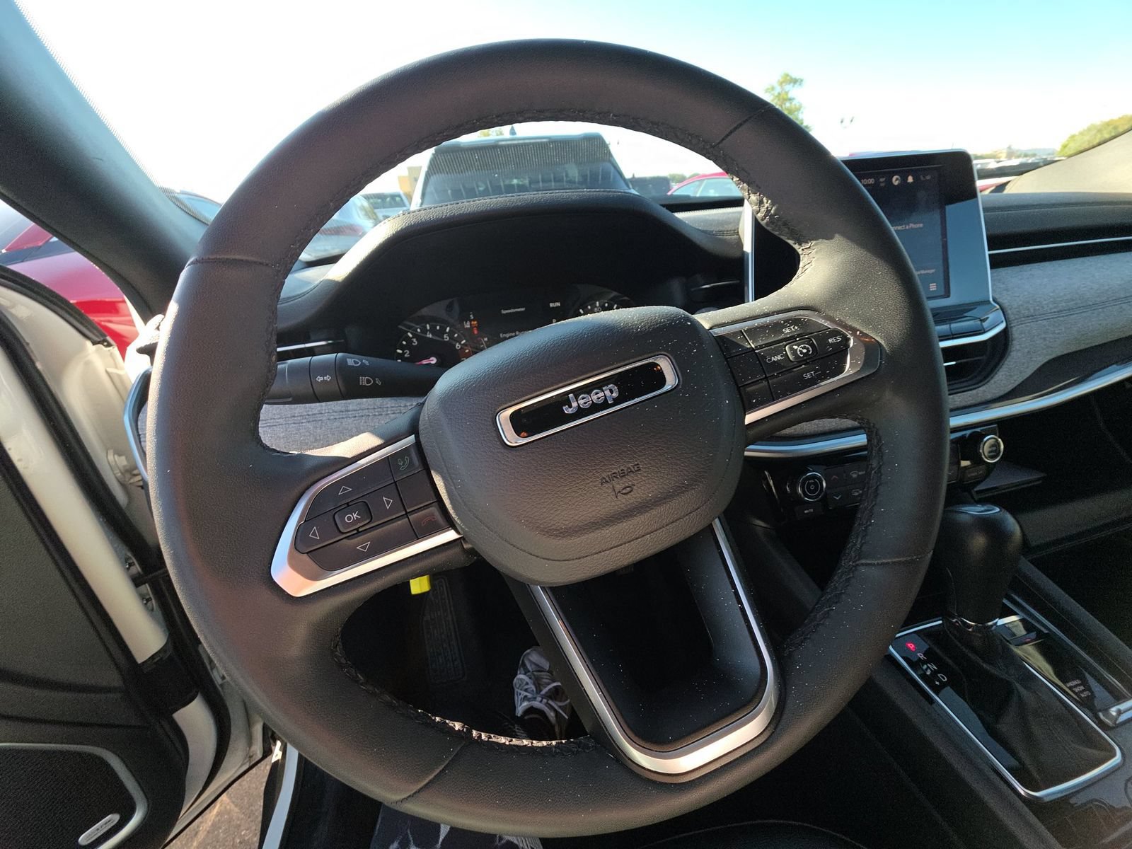 Used 2025 Jeep Compass Latitude w/ Sun & Sound Group AWD/4WD image 8