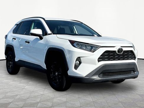 Used 2019 Toyota RAV4 XLE FWD image 3
