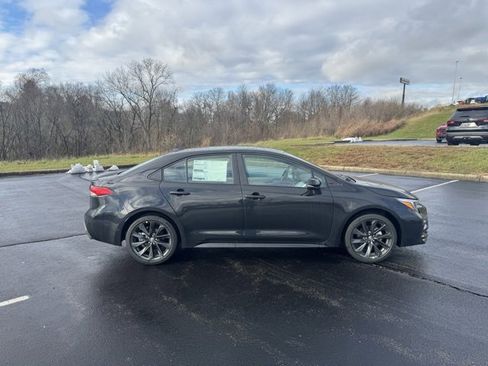 New 2026 Toyota Corolla SE image 2