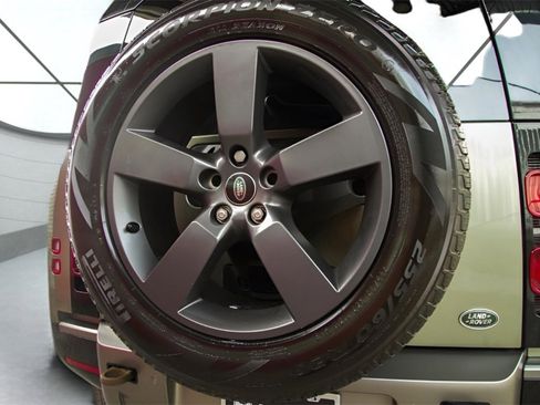 Used 2023 Land Rover Defender 110 X-Dynamic SE image 16