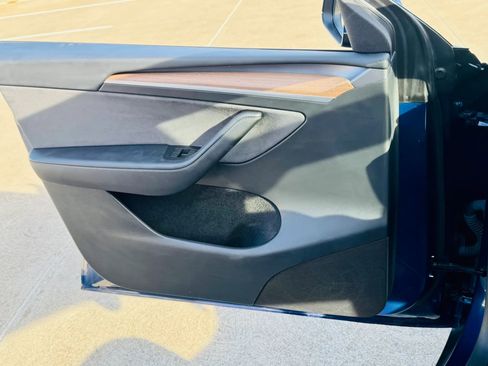 Used 2023 Tesla Model Y 2WD image 34