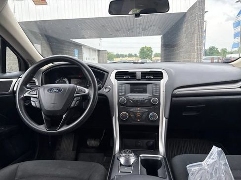 Used 2018 Ford Fusion SE FWD image 7