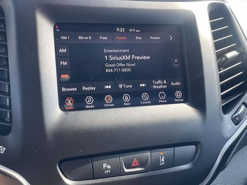Used 2021 Jeep Cherokee Latitude Plus w/ Sun & Sound Group FWD image 16