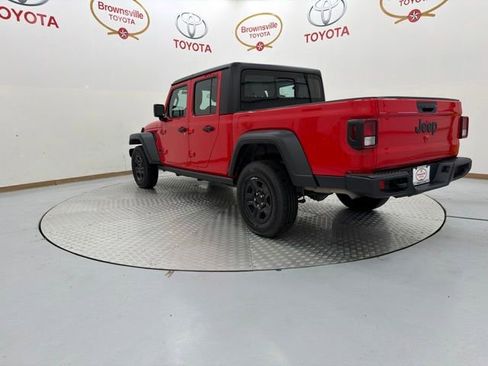 Used 2024 Jeep Gladiator Sport AWD/4WD image 6