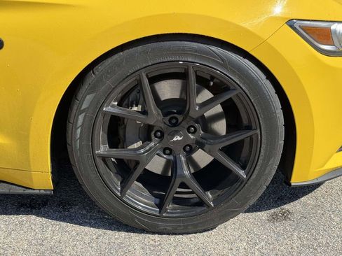 Used 2017 Ford Mustang GT w/ Black Accent Package RWD image 25