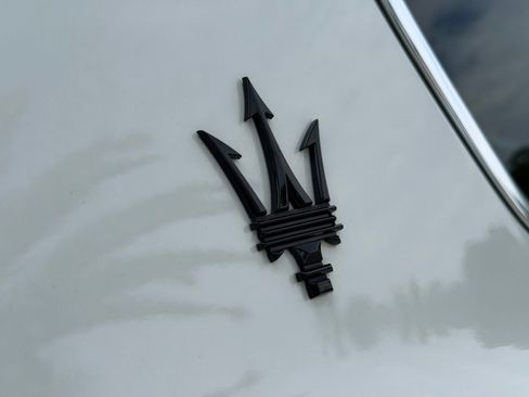 Used 2023 Maserati Levante Modena AWD/4WD image 17