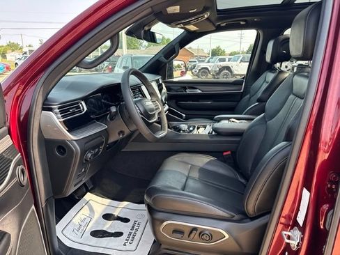 Used 2024 Jeep Wagoneer Series II w/ Premium Group I AWD/4WD image 14