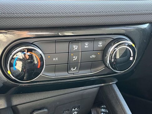 Used 2025 Chevrolet TrailBlazer LT AWD/4WD image 24