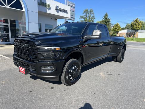 Used 2025 RAM 3500 Limited AWD/4WD image 6