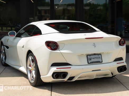 Used 2019 Ferrari Portofino image 13