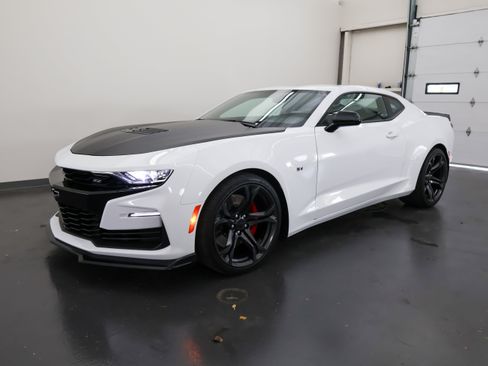 Used 2019 Chevrolet Camaro SS RWD image 7