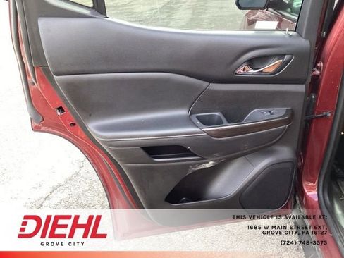 Used 2017 GMC Acadia SLT image 13