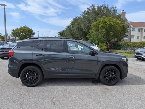 Used 2021 GMC Terrain SLE w/ Driver Convenience Package AWD/4WD image 3