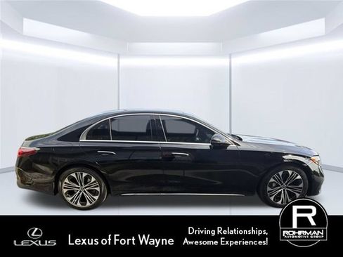 Used 2025 Mercedes-Benz E 350 4MATIC Sedan image 4