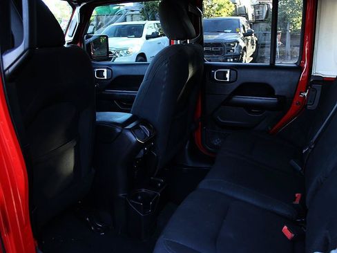 Used 2020 Jeep Wrangler Unlimited Sahara AWD/4WD image 15