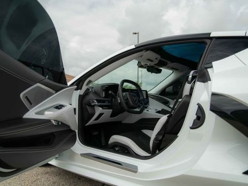 Used 2021 Chevrolet Corvette Stingray Premium Cpe w/ Z51 Performance Package RWD image 33