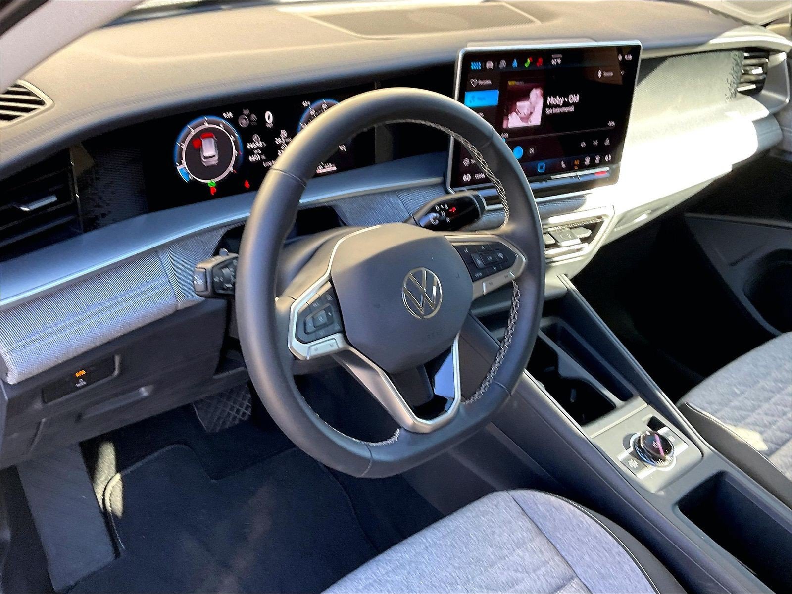 Certified 2025 Volkswagen Tiguan S FWD image 13