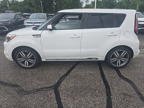 Used 2016 Kia Soul + w/ Soulful Package FWD image 4