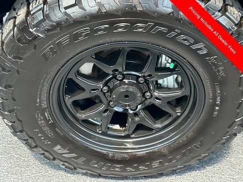 Used 2025 Toyota 4Runner SR5 AWD/4WD image 25