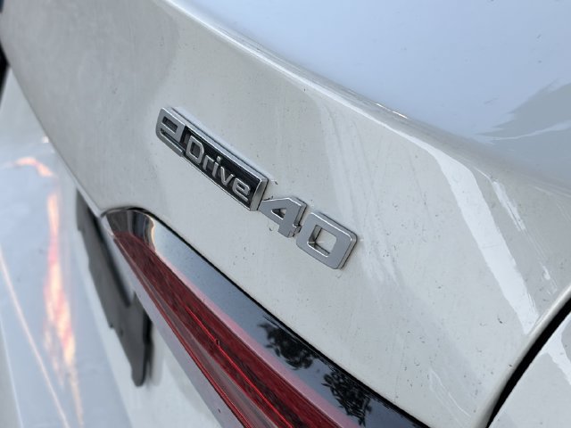 Used 2024 BMW i5 eDrive40i w/ Premium Package RWD image 7