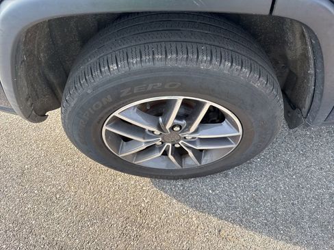 Used 2020 Jeep Grand Cherokee Limited image 10