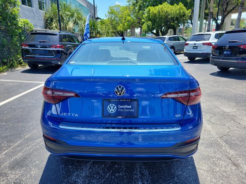 Certified 2023 Volkswagen Jetta SE w/ Black Wheel Package FWD image 4