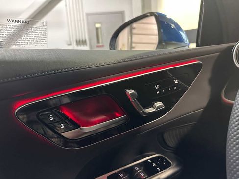 Used 2024 Mercedes-Benz GLC 300 4MATIC image 29