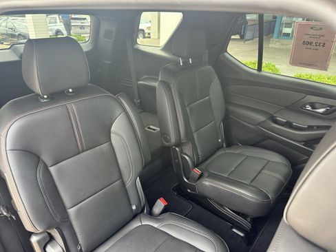 Used 2023 Chevrolet Traverse RS FWD image 34