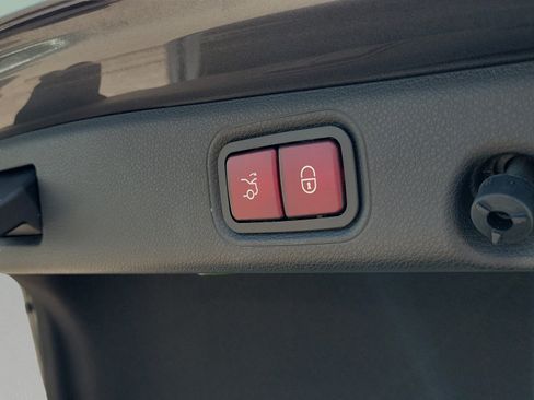 Used 2020 Mercedes-Benz E 350 Sedan image 6