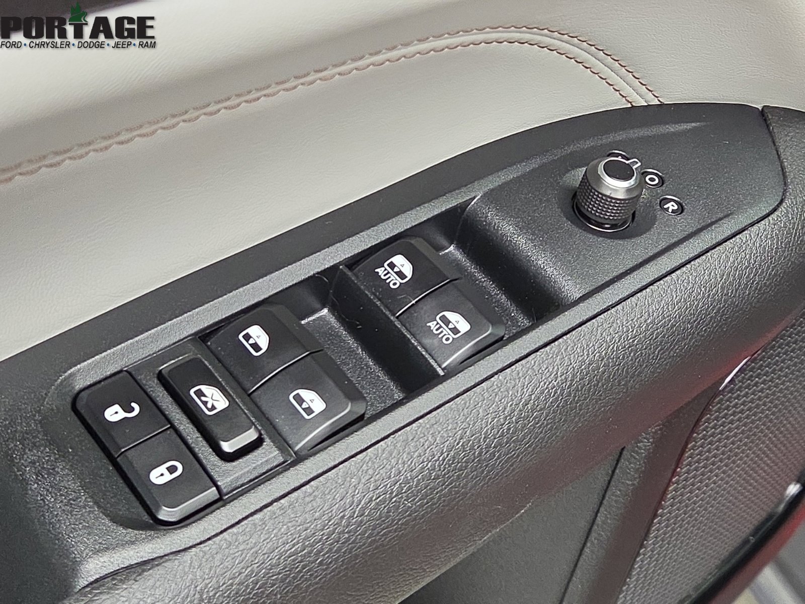 Used 2025 Jeep Compass Limited AWD/4WD image 14