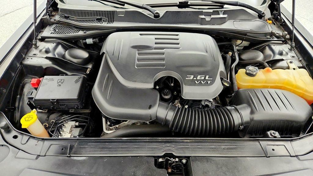 Used 2015 Dodge Challenger SXT RWD image 23