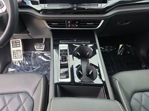 Used 2025 Volkswagen Atlas Cross Sport SEL Premium R-Line image 3