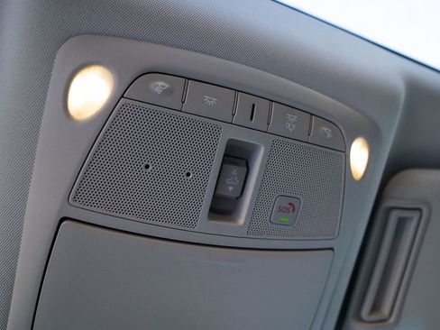 Used 2021 Nissan Armada SL w/ Captain's Chairs Package image 31