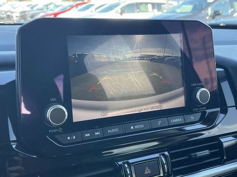 Used 2024 Nissan Pathfinder SV w/ SV Premium Package image 32