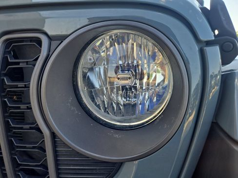 Used 2024 Jeep Gladiator Sport AWD/4WD image 10