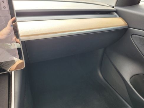 Used 2020 Tesla Model 3 Standard Range image 27