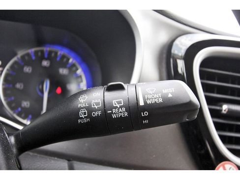 Used 2023 Chrysler Pacifica Touring-L image 19