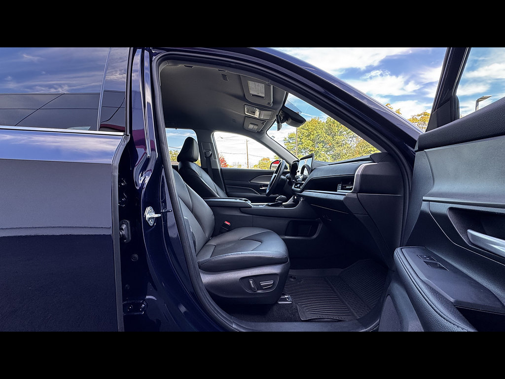 Certified 2024 Toyota Grand Highlander AWD image 30