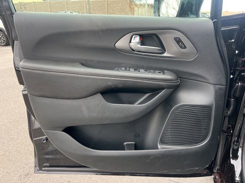 New 2026 Chrysler Pacifica Select FWD image 9