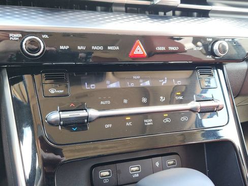 Certified 2024 Kia Carnival SX Prestige FWD image 18