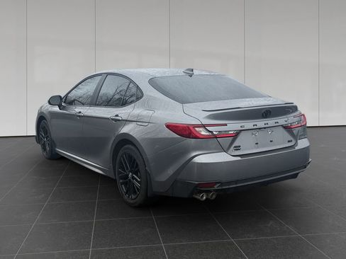 Used 2025 Toyota Camry SE w/ Convenience Package image 3