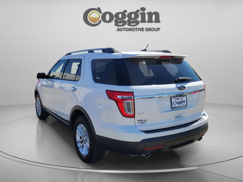 Used 2013 Ford Explorer XLT image 2