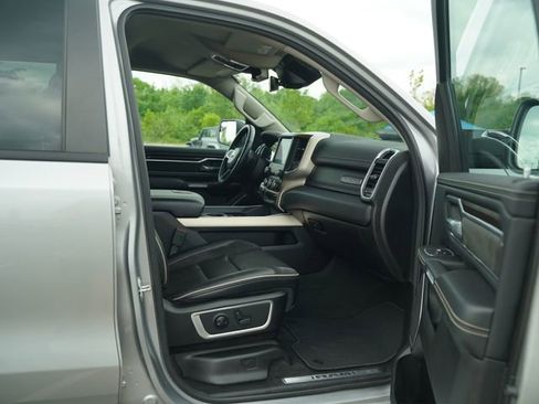 Used 2022 RAM 1500 Laramie AWD/4WD image 18