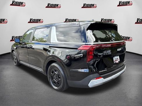 Used 2025 Kia Carnival FWD image 7