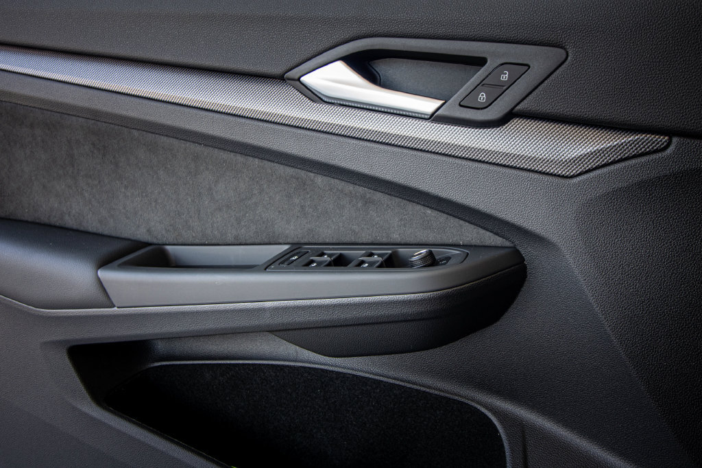 New 2026 Volkswagen GTI SE FWD image 25