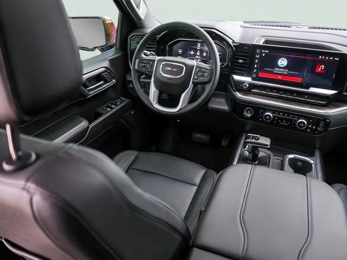 Used 2024 GMC Sierra 1500 SLT image 30