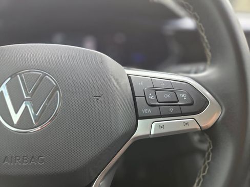 Used 2022 Volkswagen Taos SE FWD image 19