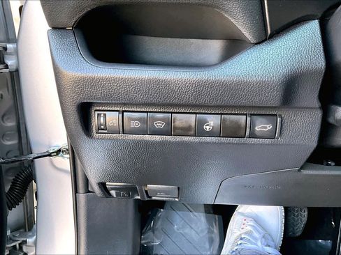 Used 2024 Toyota RAV4 XLE w/ Convenience Package image 33