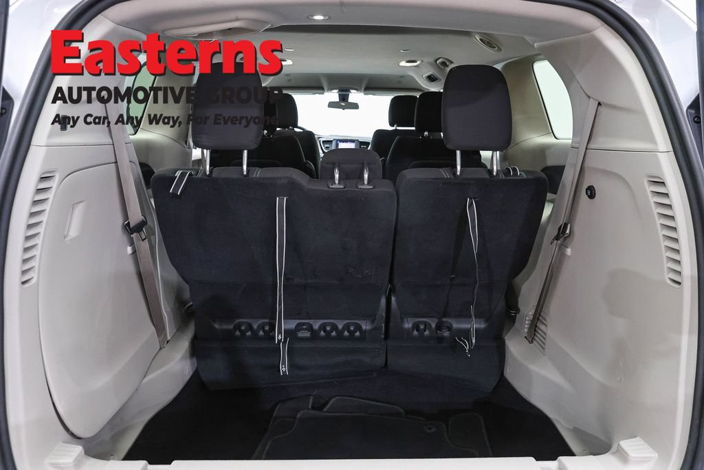 Used 2022 Chrysler Voyager LX FWD image 11