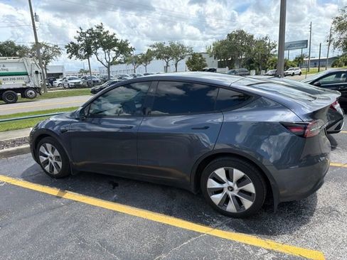 Used 2023 Tesla Model Y Long Range AWD/4WD image 3
